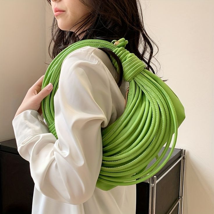 Sac à main tissé à la main de couleur unie pour femmes